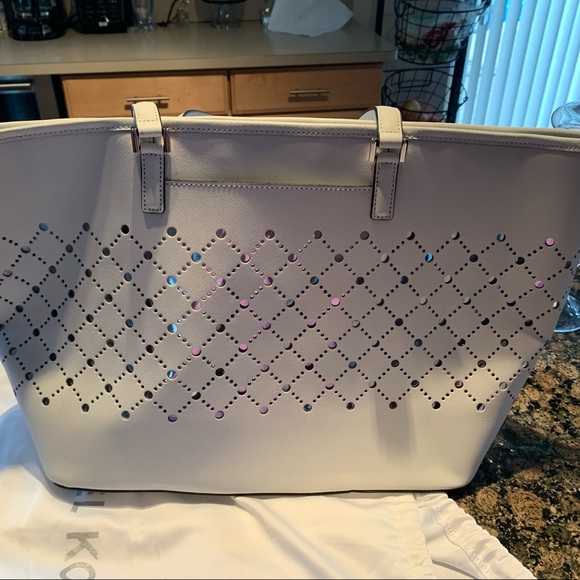 SOLD Michael Kors tote - Picture 4 of 4